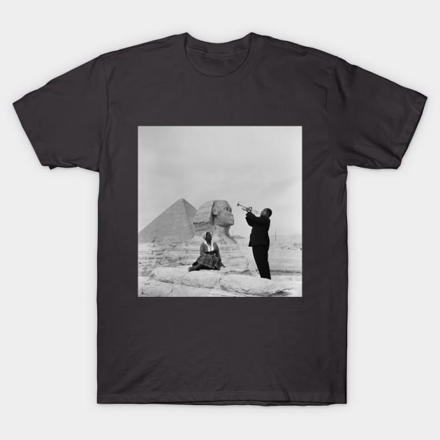 Black and White Photo of Louis Armstrong at the Egyptian Sphinx T-Shirt by YoungsPrintShop